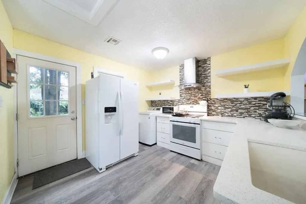 4592 S Brookhaven Wichita KS 67216