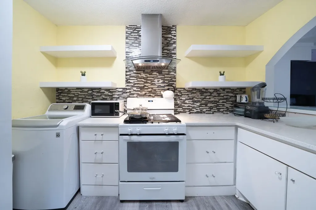 4592 S Brookhaven Wichita KS 67216