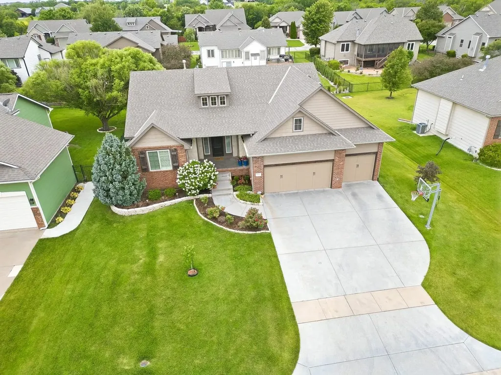 2511 N Ridgehurst Wichita KS 67228