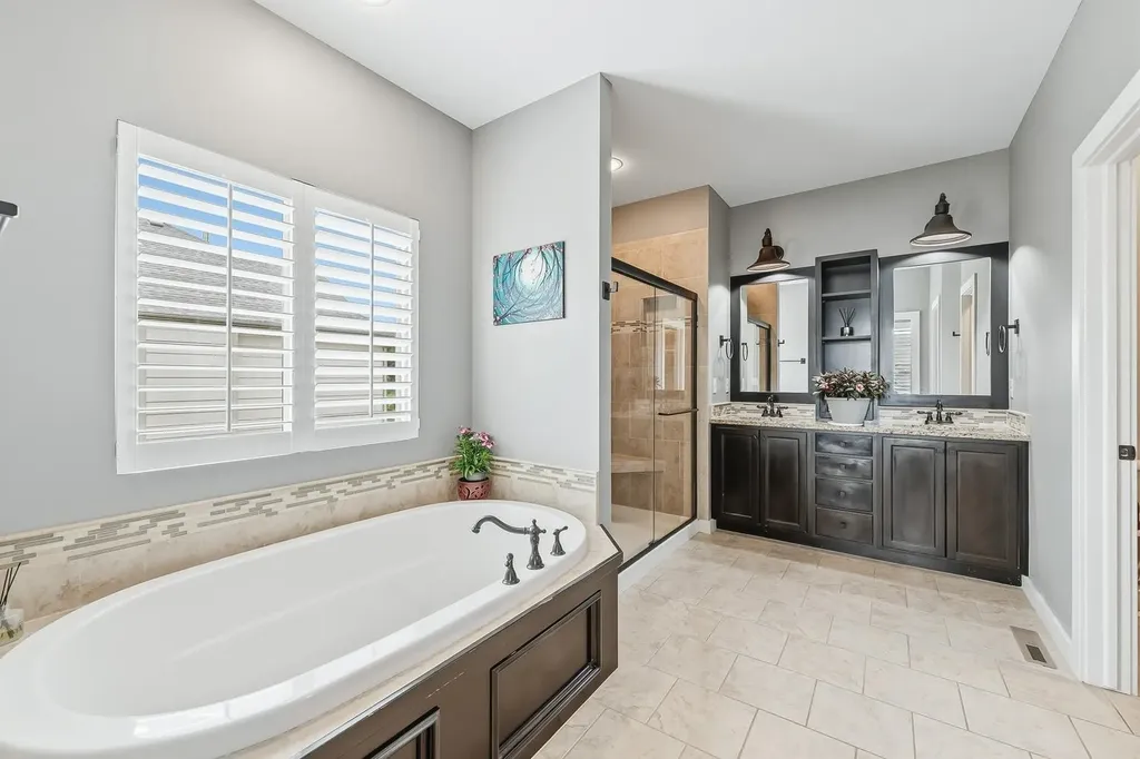 2511 N Ridgehurst Wichita KS 67228
