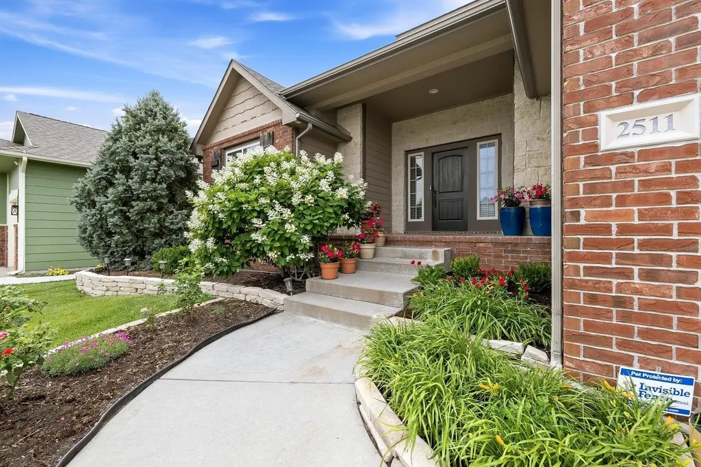 2511 N Ridgehurst Wichita KS 67228