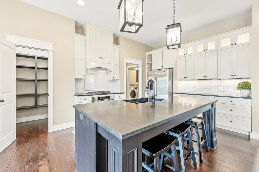 2511 N Ridgehurst Wichita KS 67228