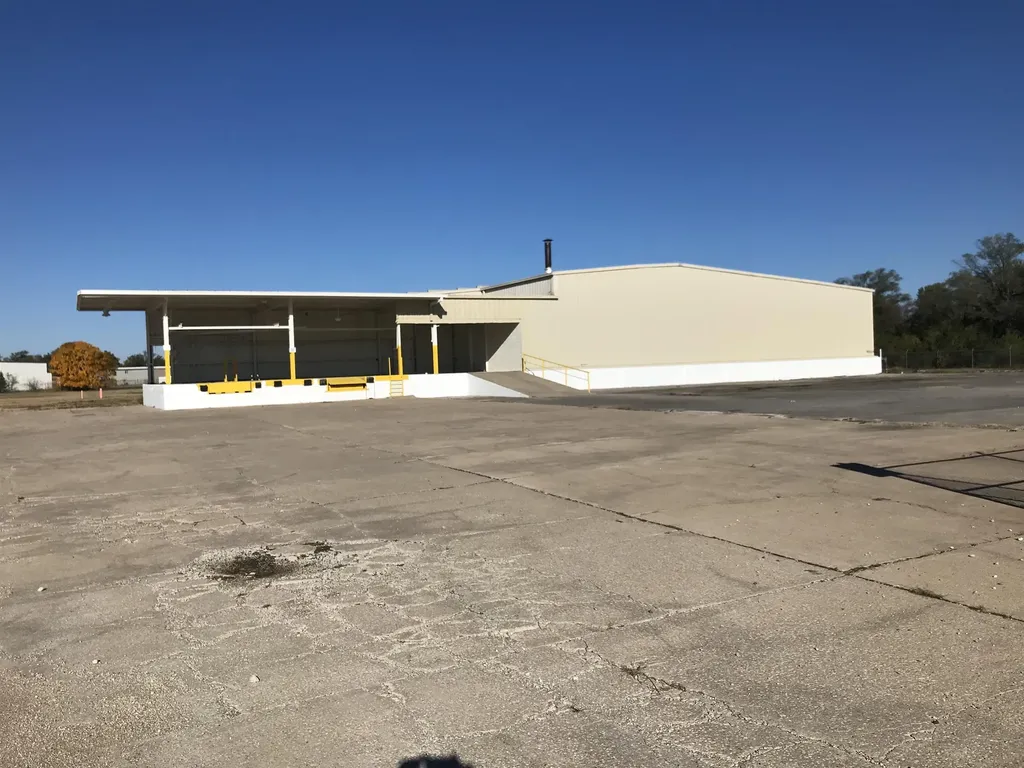 201 S Cedar Valley Center KS 67147