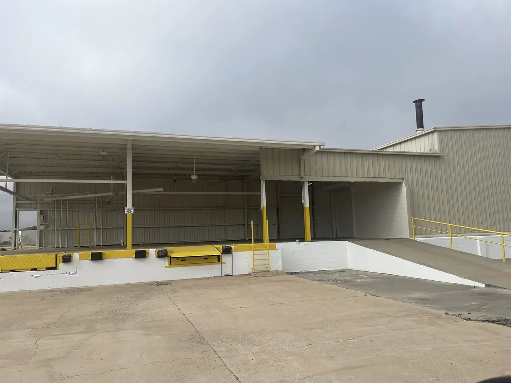201 S Cedar Valley Center KS 67147
