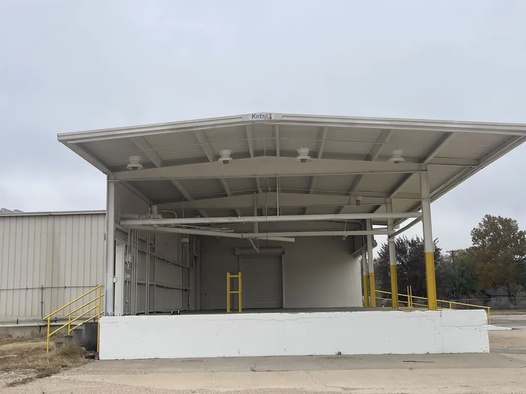 201 S Cedar Valley Center KS 67147