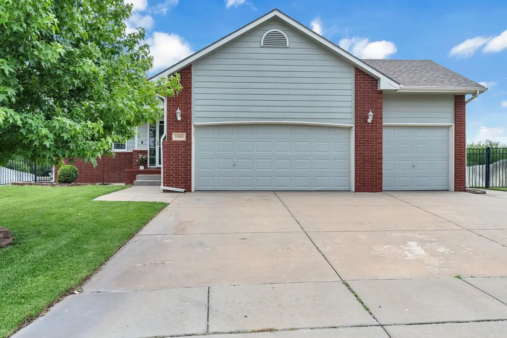 1509 S Shiloh Court Wichita KS 67207