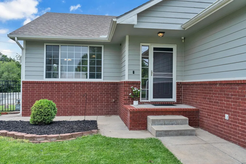 1509 S Shiloh Court Wichita KS 67207