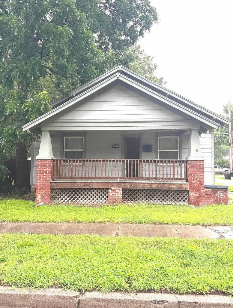 812 Maris Street Winfield KS 67156