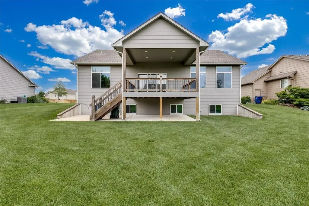 3513 N Bluestem Rose Hill KS 67133