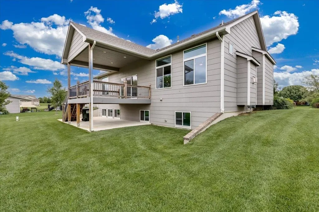 3513 N Bluestem Rose Hill KS 67133