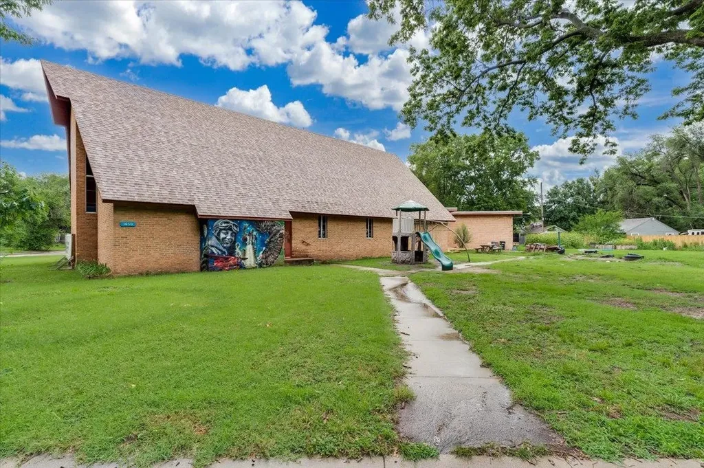 1650 N Fairview Avenue Wichita KS 67203