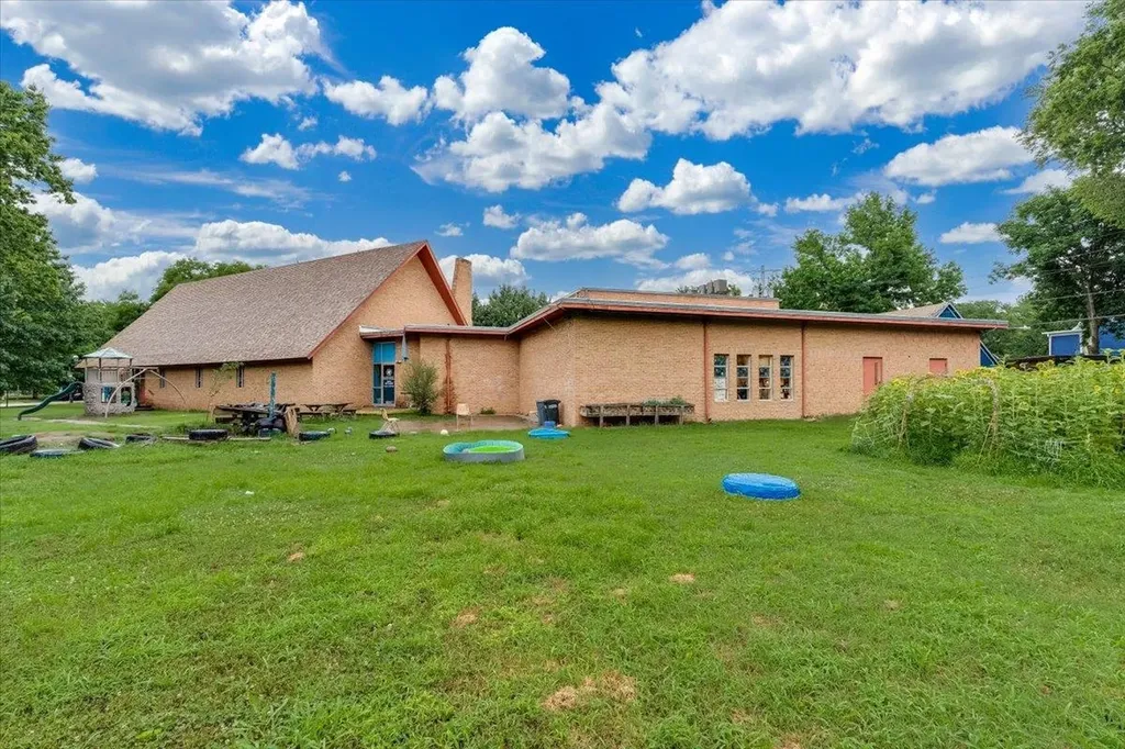 1650 N Fairview Avenue Wichita KS 67203