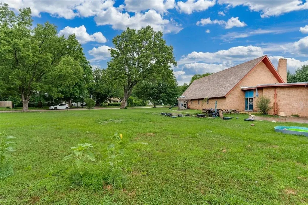 1650 N Fairview Avenue Wichita KS 67203