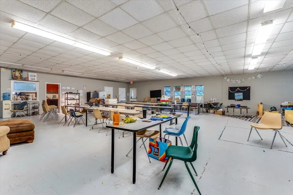 1650 N Fairview Avenue Wichita KS 67203