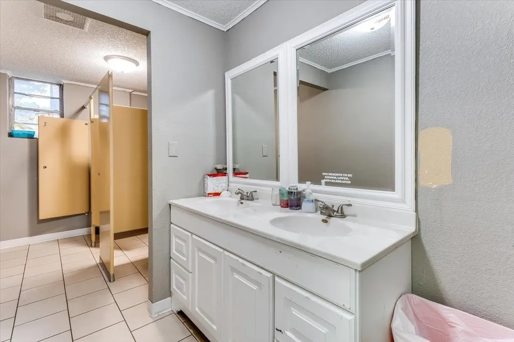 1650 N Fairview Avenue Wichita KS 67203