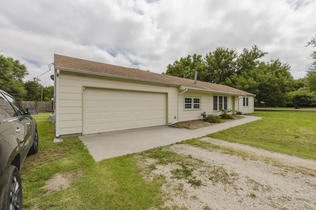 6056 N Sullivan Avenue Wichita KS 67204