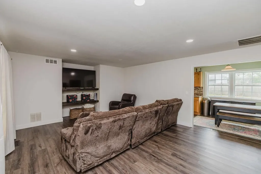 6056 N Sullivan Avenue Wichita KS 67204