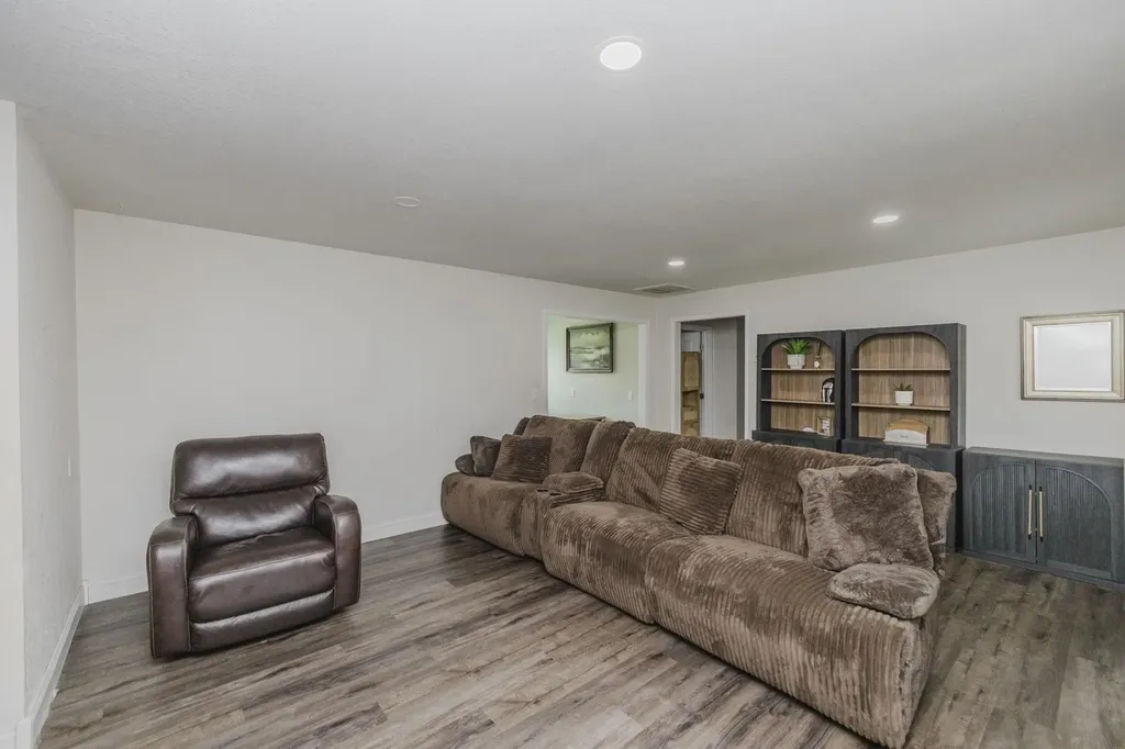 6056 N Sullivan Avenue Wichita KS 67204