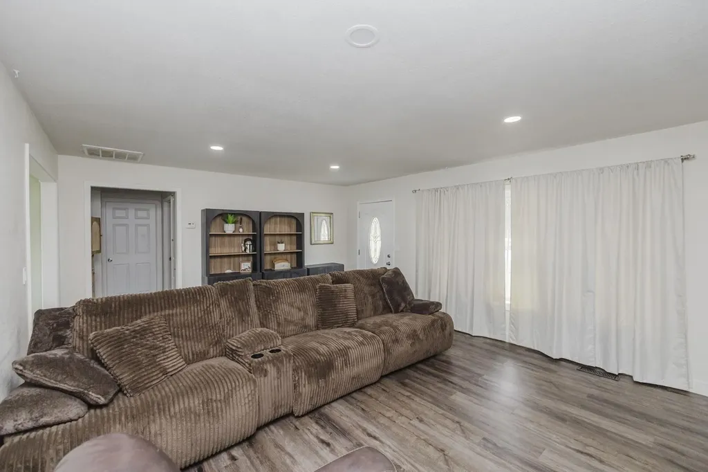 6056 N Sullivan Avenue Wichita KS 67204