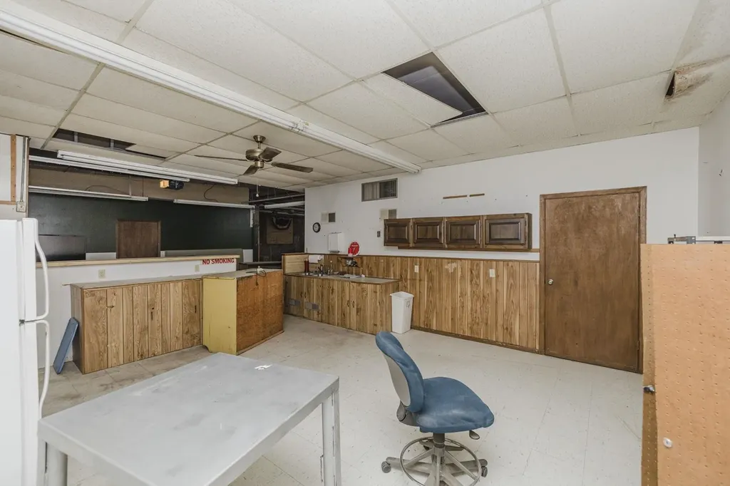 110 N Poplar Hutchinson KS 67501