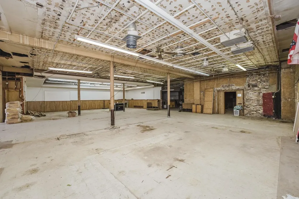110 N Poplar Hutchinson KS 67501