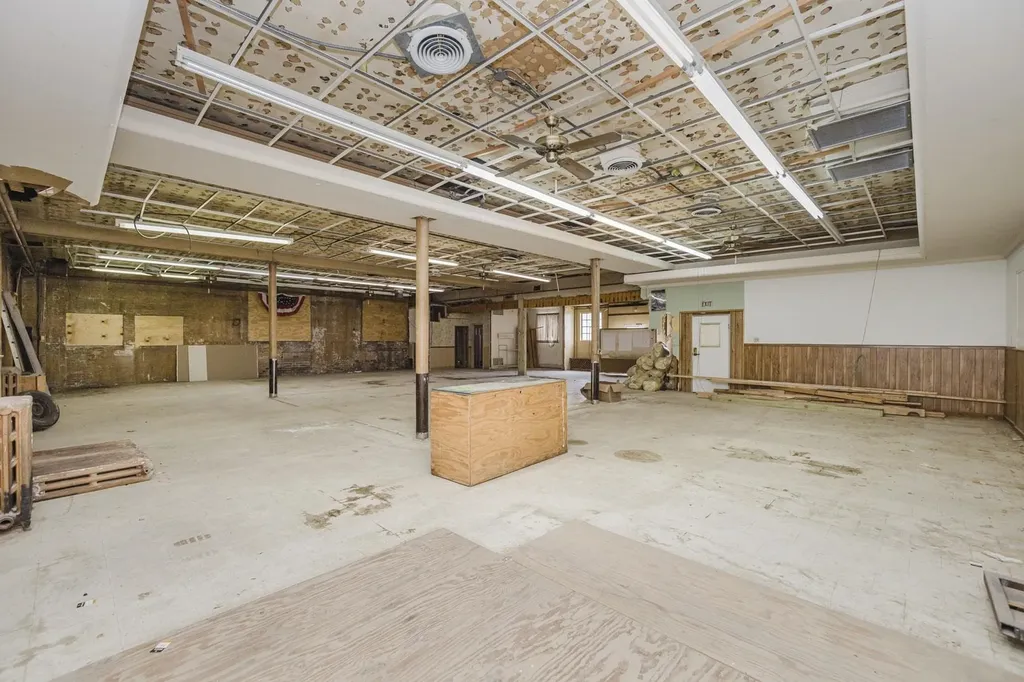 110 N Poplar Hutchinson KS 67501