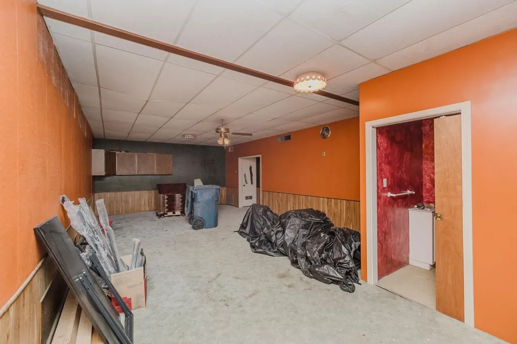 110 N Poplar Hutchinson KS 67501