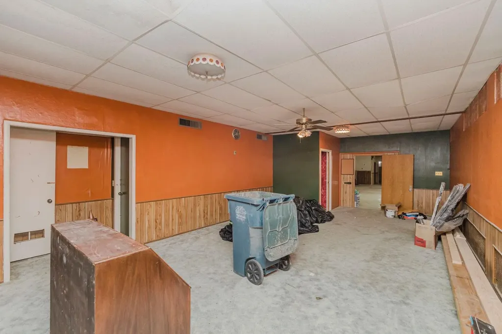 110 N Poplar Hutchinson KS 67501
