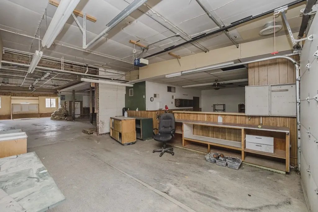 110 N Poplar Hutchinson KS 67501
