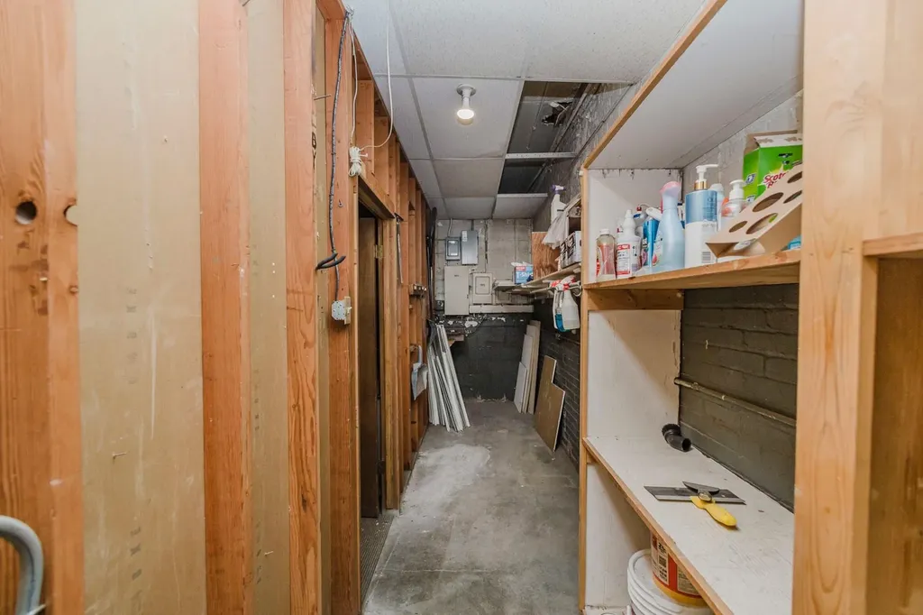 110 N Poplar Hutchinson KS 67501