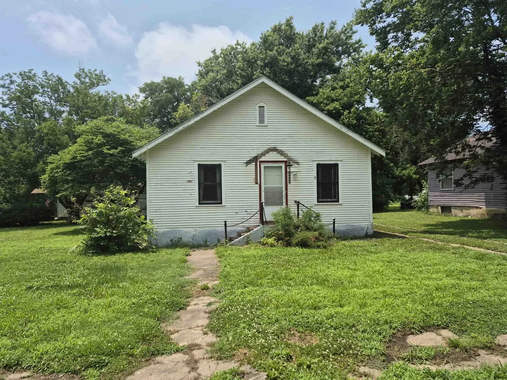 219 S Mulberry Eureka KS 67045