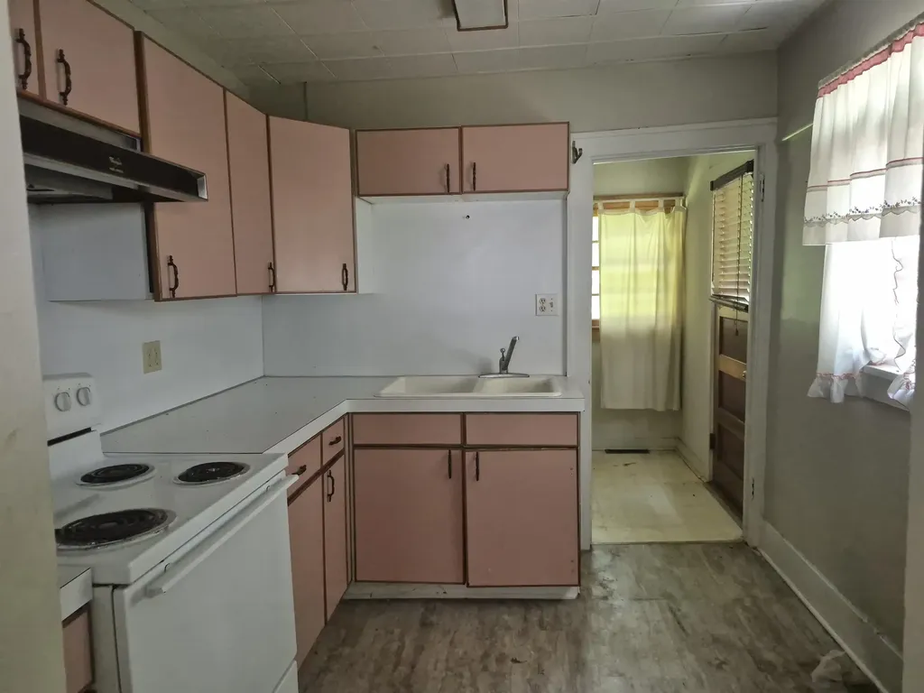 219 S Mulberry Eureka KS 67045