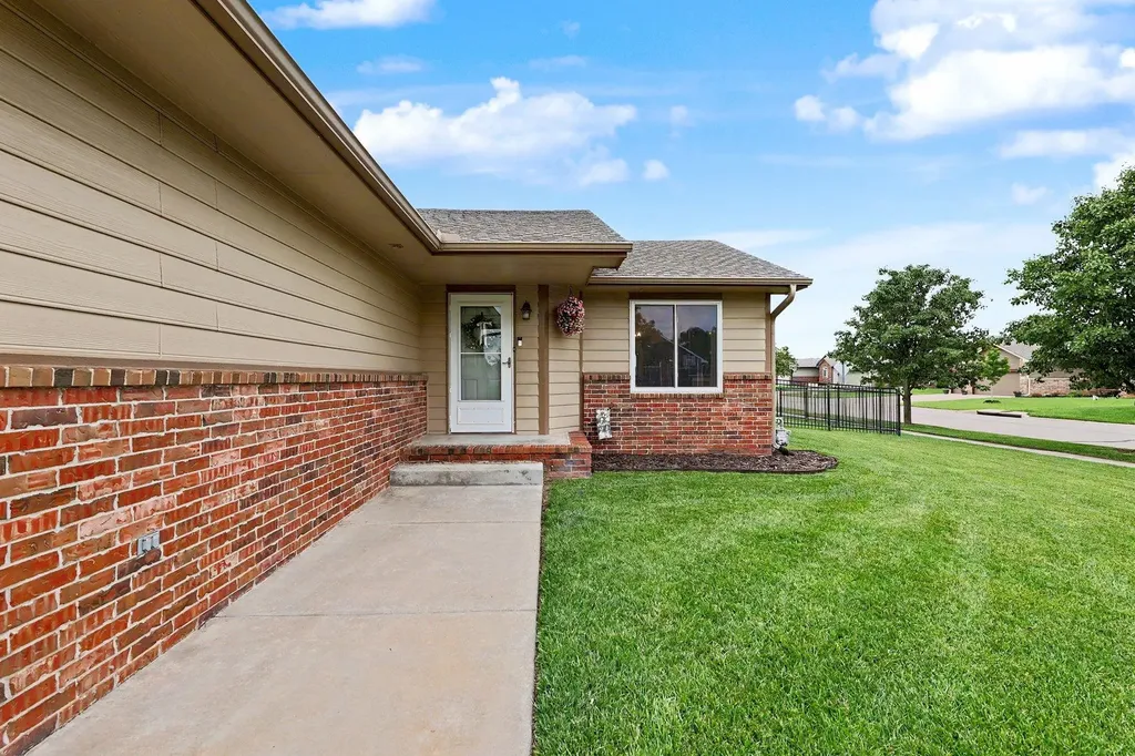3724 S Westgate Wichita KS 67215