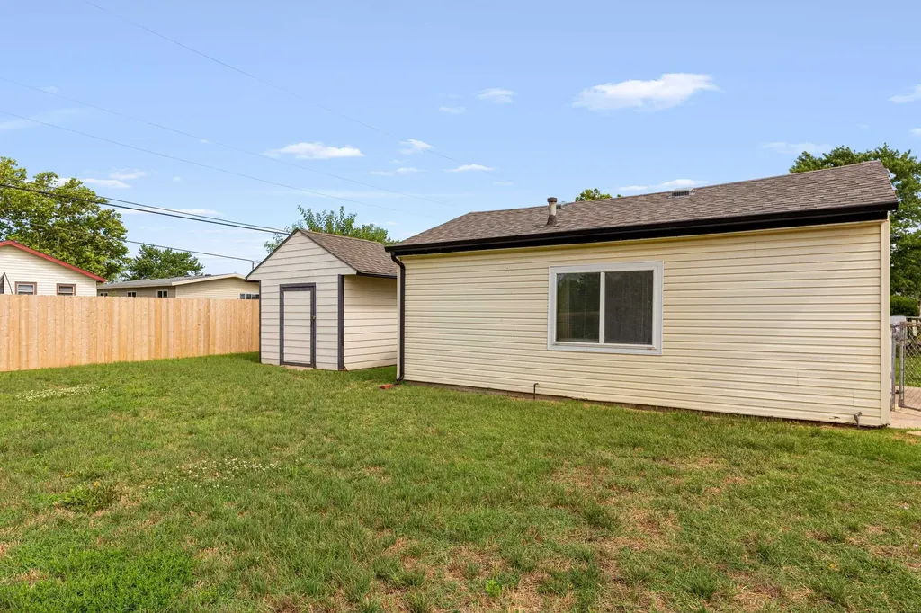 2609 S Elizabeth Avenue Wichita KS 67217-2221