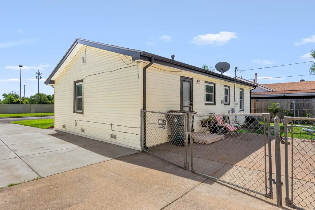 2609 S Elizabeth Avenue Wichita KS 67217-2221