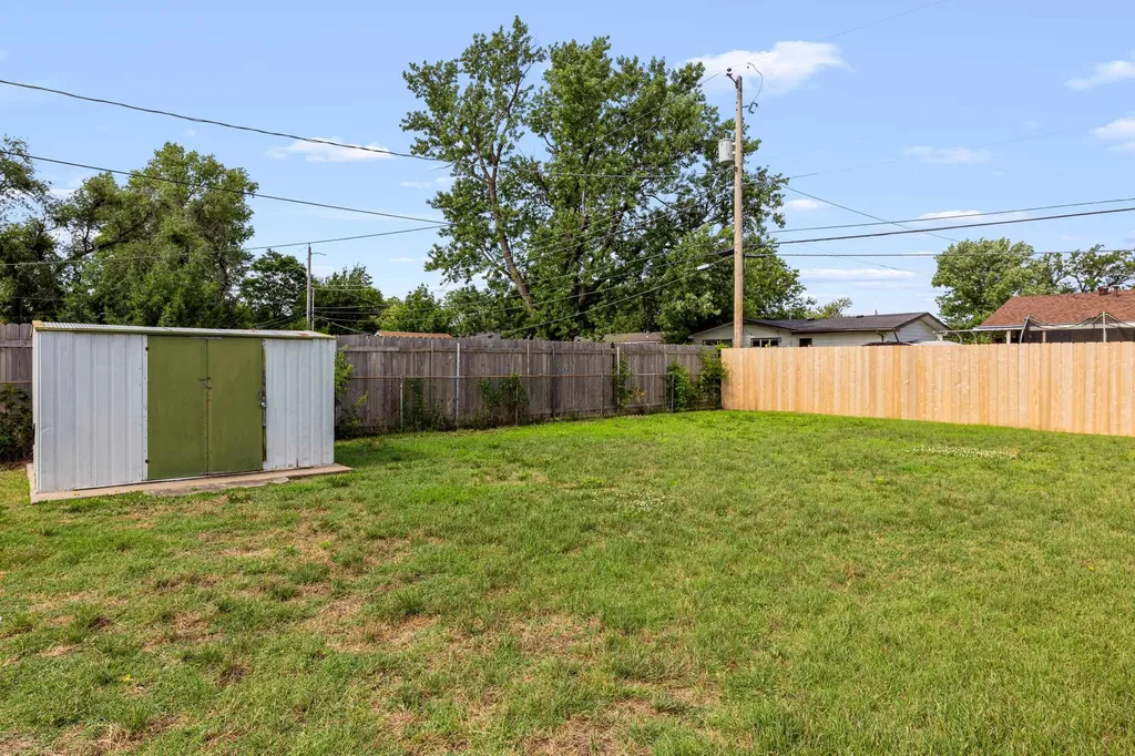2609 S Elizabeth Avenue Wichita KS 67217-2221