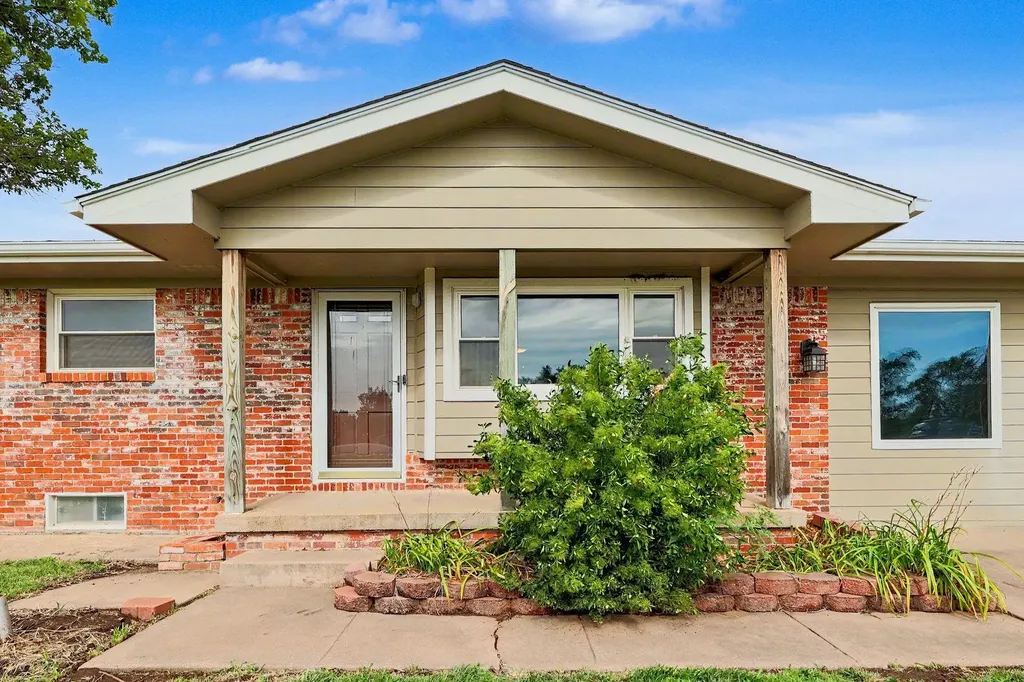 1435 S Rock Road Derby KS 63037