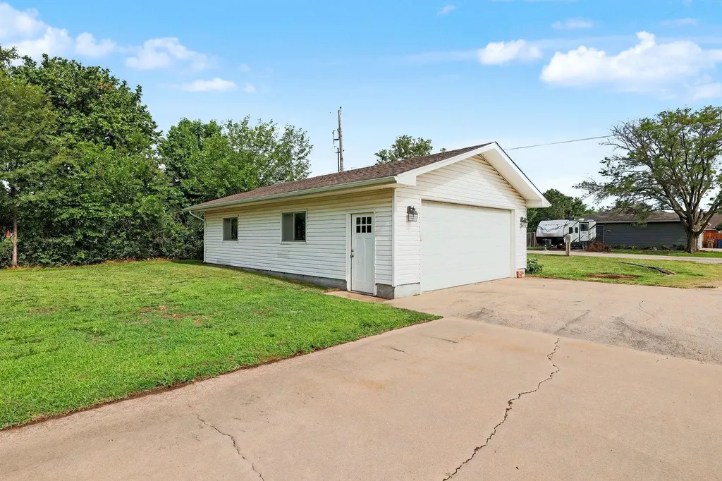 1435 S Rock Road Derby KS 63037