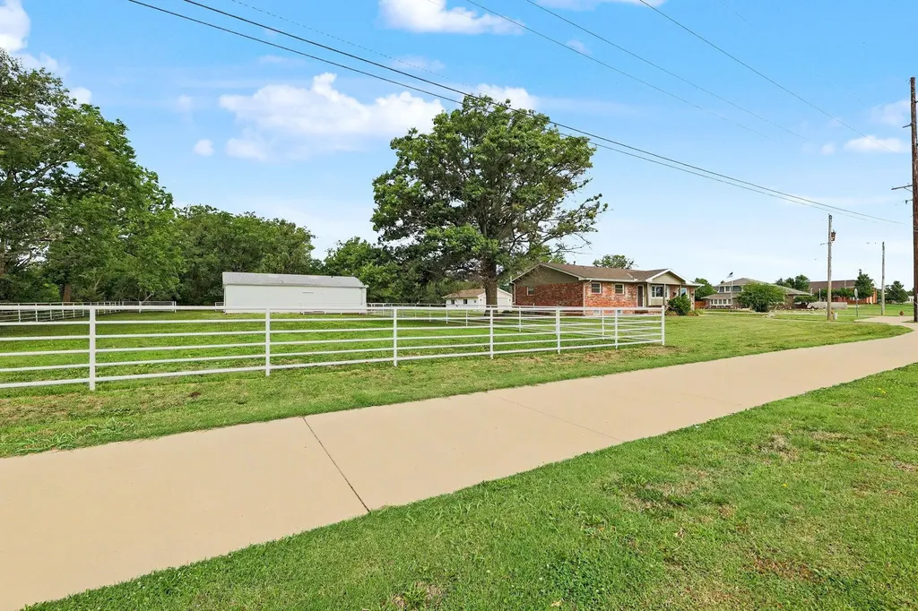 1435 S Rock Road Derby KS 63037