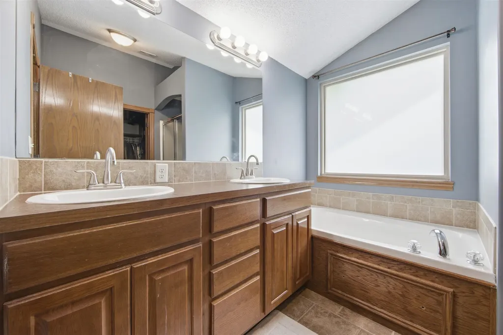 13302 E Laguna Wichita KS 67230