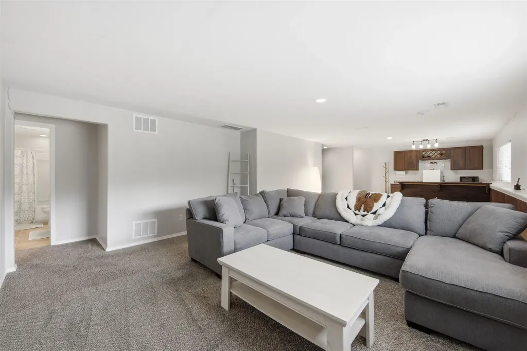13302 E Laguna Wichita KS 67230