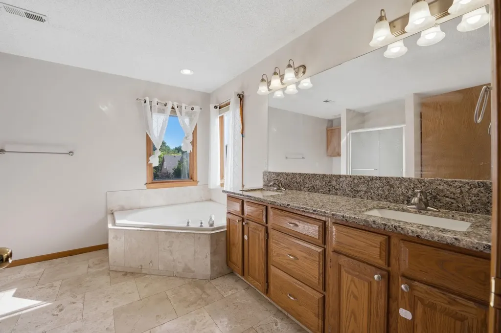 9818 W Bella Vista Wichita KS 67212