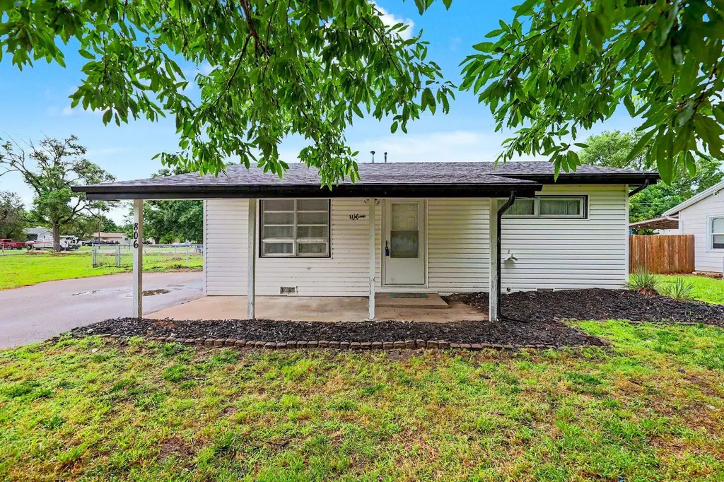 806 N Arapaho Avenue Wichita KS 67212