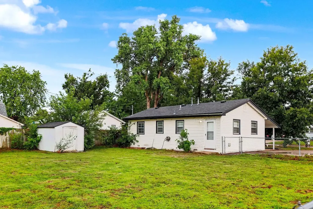 806 N Arapaho Avenue Wichita KS 67212