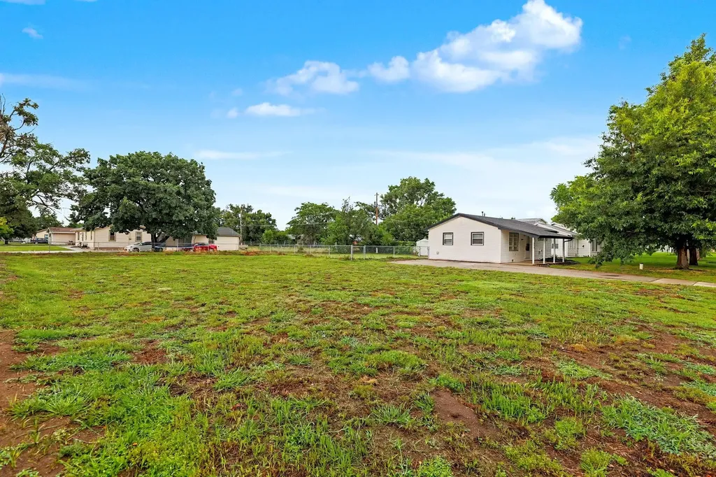 806 N Arapaho Avenue Wichita KS 67212