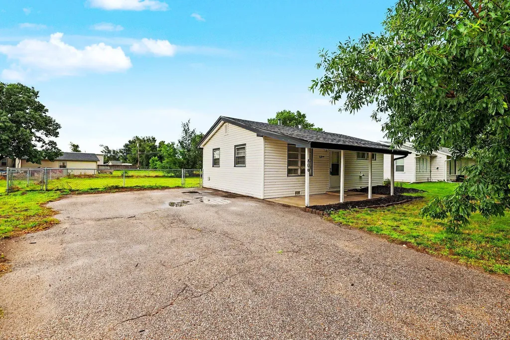806 N Arapaho Avenue Wichita KS 67212