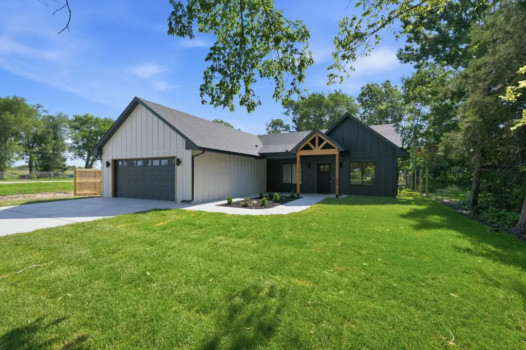 3748 N N Salina Road Wichita KS 67204