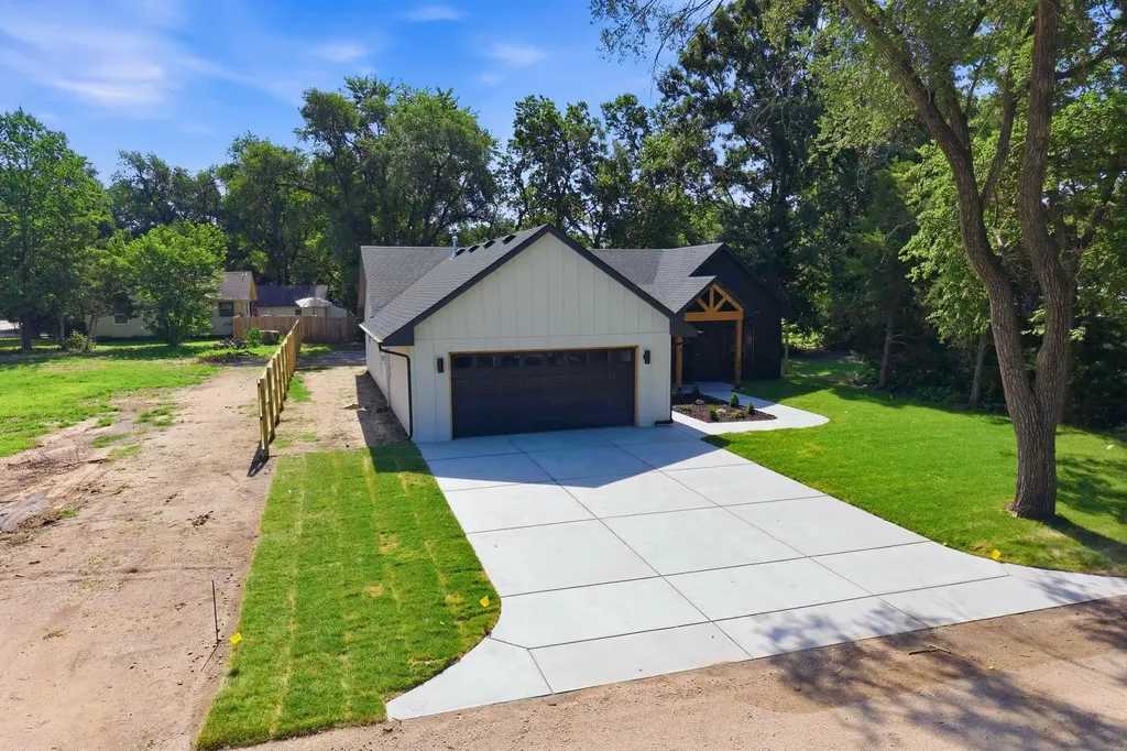 3748 N N Salina Road Wichita KS 67204