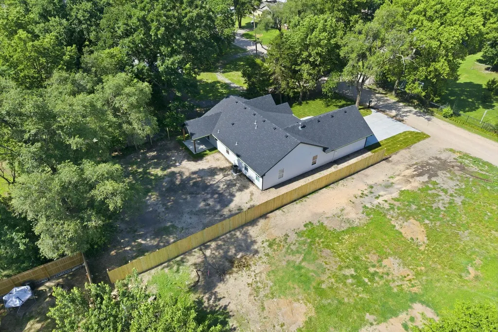 3748 N N Salina Road Wichita KS 67204