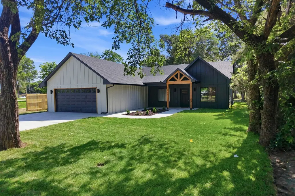 3748 N N Salina Road Wichita KS 67204
